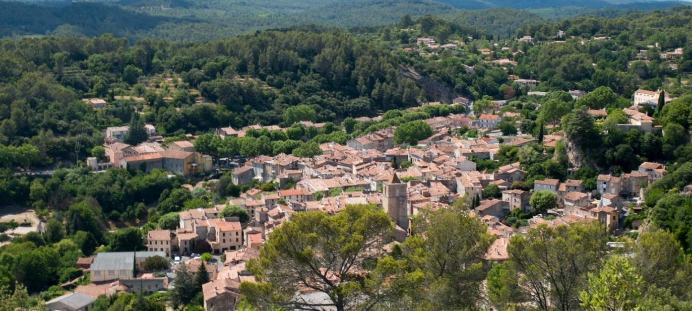 Photo aérienne du village de Barjols
